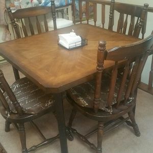 Dinning room table n 4 chairs